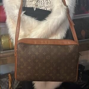 Louis Vuitton Sac Bandolier Shoulder Bag Monogram